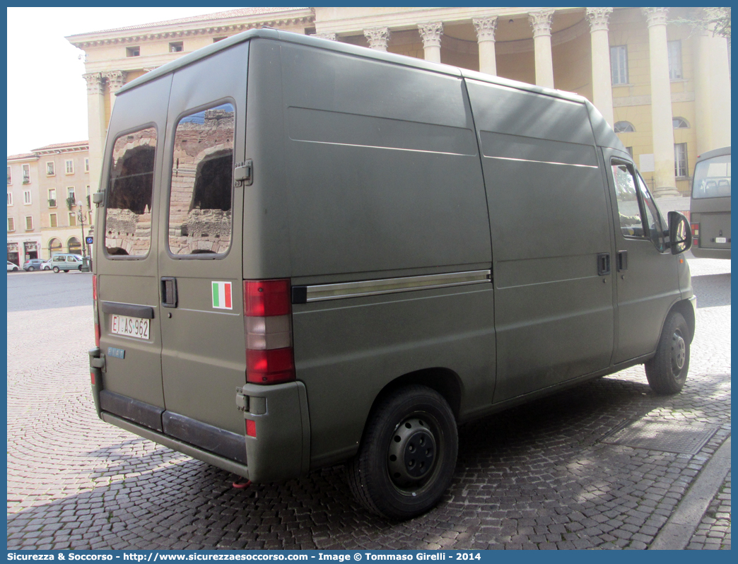 EI AS962
Esercito Italiano
Fiat Ducato II serie
Parole chiave: EI;E.I.;Esercito;Italiano;Mezzi;da;Cantiere;Trasporto;Materiali;Supporto;Logistico;Fiat;Ducato