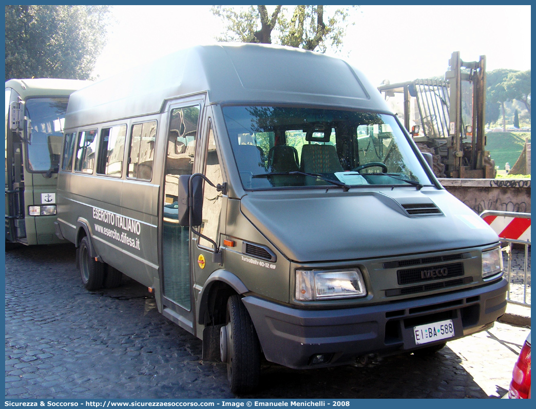 EI BA588
Esercito Italiano
Iveco Daily 45-12 II serie
Parole chiave: EI;E.I.;Esercito;Italiano;Iveco;Daily;45-12;45;12;BA588