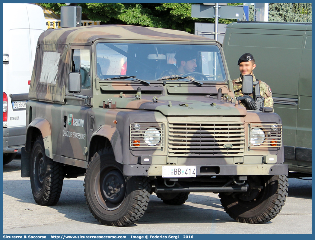 EI BB414
Esercito Italiano
Land Rover Defender 90
Parole chiave: EI;E.I.;Esercito;Italiano;Fuoristrada;operazione;strade;sicure;Land;Rover;Defender;90