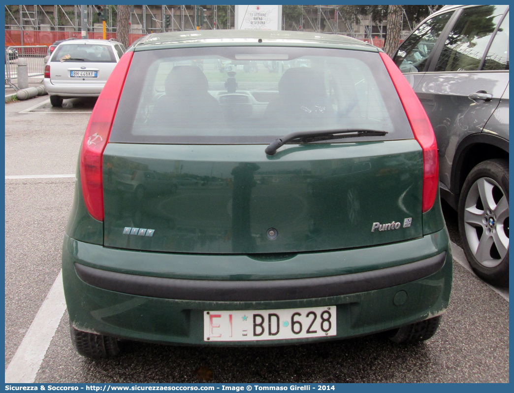 EI BD628
Esercito Italiano
Fiat Punto II serie
Parole chiave: EI;E.I.;Esercito;Italiano;Autovetture;Fiat;Punto;BD628