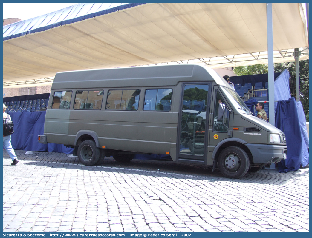 EI BH586
Esercito Italiano
Iveco Daily 45-12 II serie
Parole chiave: EI;E.I.;Esercito;Italiano;Iveco;Daily;45-12;45;12;BH586