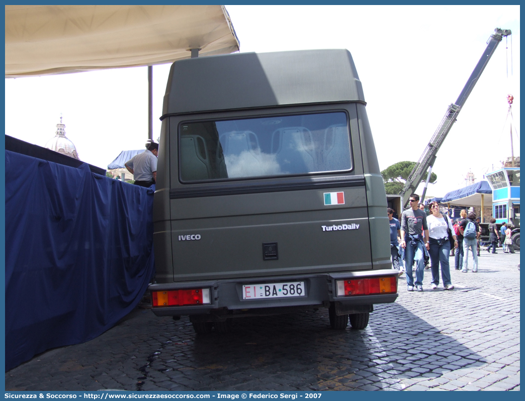 EI BH586
Esercito Italiano
Iveco Daily 45-12 II serie
Parole chiave: EI;E.I.;Esercito;Italiano;Iveco;Daily;45-12;45;12;BH586