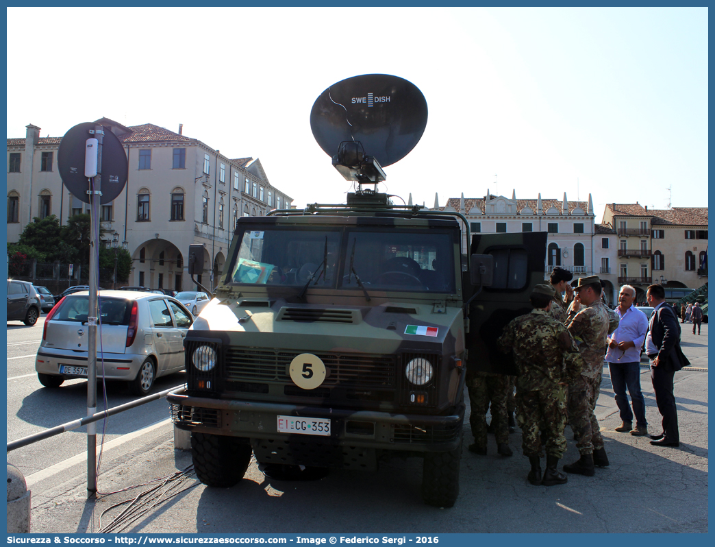 EI CG353
Esercito Italiano
Telecomunicazioni
Iveco VM90
Stazione Satellitare Mobile Selex TSM
Parole chiave: EI;E.I.;Esercito;Italiano;Telecomunicazioni;Iveco;VM90