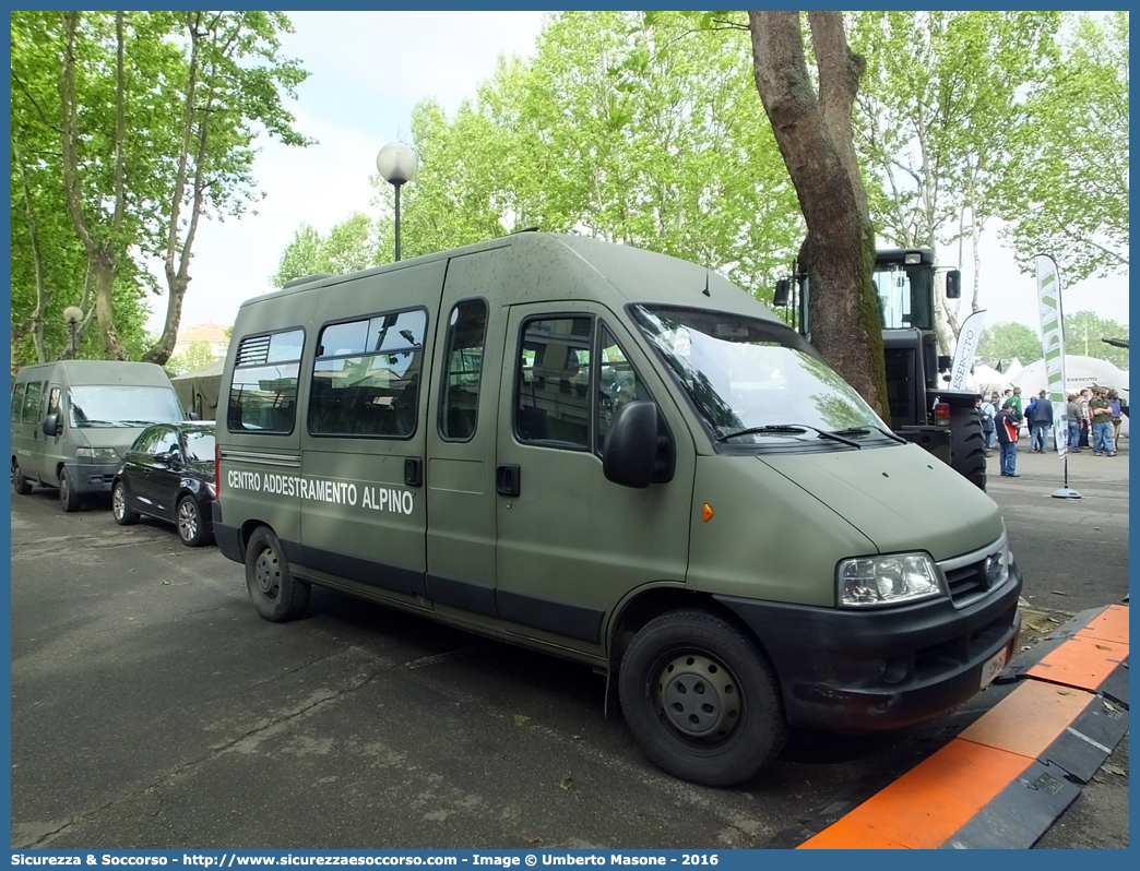 EI CH261
Esercito Italiano
Fiat Ducato II serie restyling
"Centro Addestramento Alpino"
Parole chiave: EI;E.I.;Esercito;Italiano;Fiat;Ducato;Centro;Addestramento;Alpino