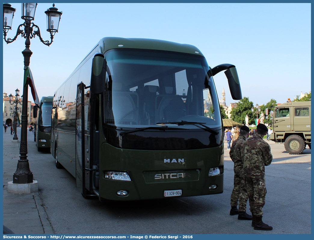 EI CV904
Esercito Italiano
Man Sitcar Modena HD
Parole chiave: EI;E.I.;Esercito;Italiano;Autobus;Bus;MAN;Sitcar;Modena;HD