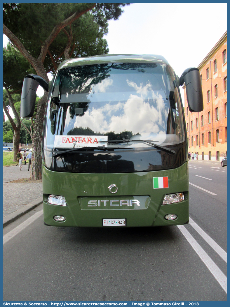 EI CZ948
Esercito Italiano
Irisbus Sitcar Modena HD
Parole chiave: EI;E.I.;Esercito;Italiano;Irisbus;Sitcar;Modena;HD;CZ948