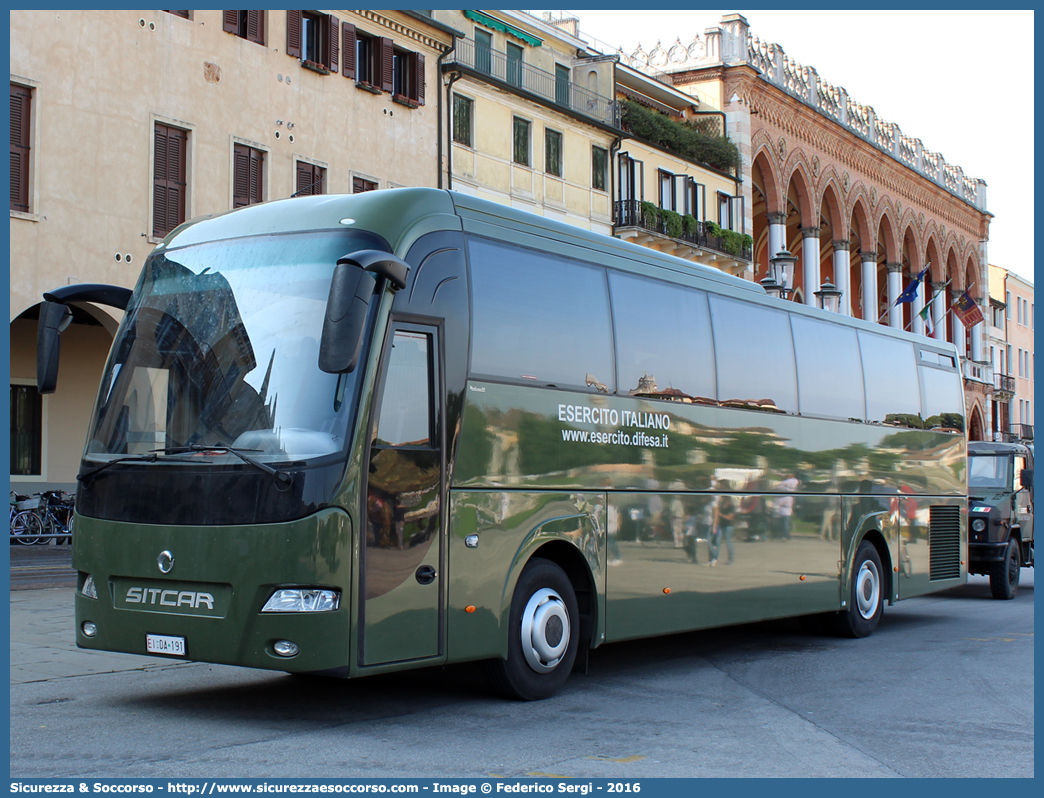 EI DA191
Esercito Italiano
Man Sitcar Modena HD
Parole chiave: EI;E.I.;Esercito;Italiano;Autobus;Bus;MAN;Sitcar;Modena;HD