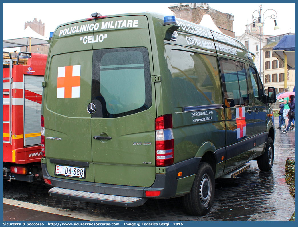 EI DA388
Esercito Italiano
Sanità Militare
Policlinico Militare "Celio"
Mercedes Benz Sprinter 313 4x4 II serie restying
Allestitore Alessi e Becagli S.n.c.
(variante)
Parole chiave: EI;E.I.;Esercito;Italiano;Sanità Militare;Mercedes Benz;Sprinter;4x4;4 x 4;Alessi;e;Becagli