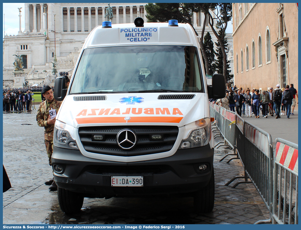 EI DA390
Esercito Italiano
Sanità Militare
Policlinico Militare "Celio"
Mercedes Benz Sprinter 313 4x4 II serie restying
Allestitore Alessi e Becagli S.n.c.
(variante)
Parole chiave: EI;E.I.;Esercito;Italiano;Sanità Militare;Mercedes Benz;Sprinter;4x4;4 x 4;Alessi;e;Becagli