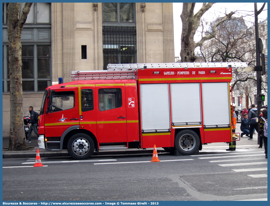 FPT -
République Française
Sapeurs Pompiers de Paris
Fourgon Pompe-Tonne 
Mercedes Benz Atego II generation facelift
Conversion by Desautel
Parole chiave: République;Française;Sapeurs;Pompiers;Paris;FPT;Fourgon;Pompe-Tonne;Mercedes;Benz;Atego;Desautel