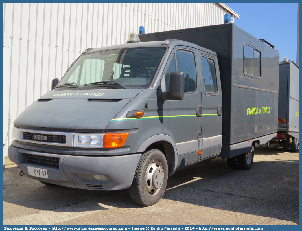 GdiF 017AY
Guardia di Finanza
Iveco Daily 50C13 III serie
Allestitore Elevox S.r.l.
Parole chiave: GdiF;G.D.F.;GDF;Guardia;di;Finanza;Iveco;Daily;50C13;Elevox