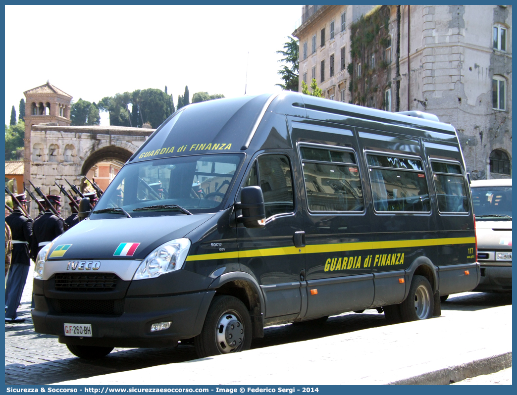 GdiF 260BH
Guardia di Finanza
Iveco Daily 50C17 V serie
Parole chiave: GdiF;G.D.F.;GDF;Guardia;di;Finanza;Iveco;Daily;50C17