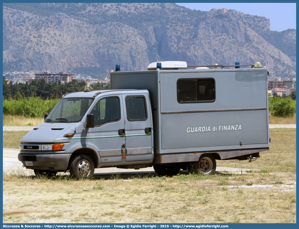 GdiF 648AY
Guardia di Finanza
Iveco Daily 50C13 III serie
Allestitore Elevox S.r.l.
Parole chiave: GdiF;G.D.F.;GDF;Guardia;di;Finanza;Iveco;Daily;50C13;Elevox