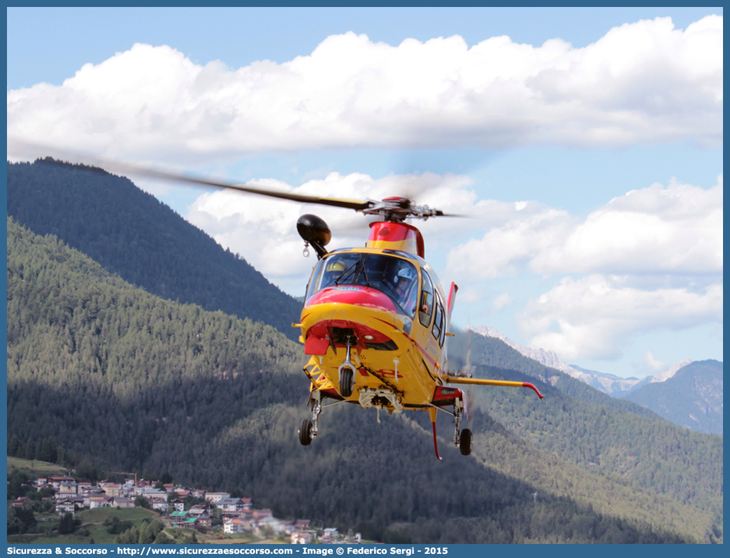 I-KORE
118 Regione Veneto
Agusta Westland A109S Grand
FALCO
Base di Pieve di Cadore
(variante)
Parole chiave: 118;Veneto;Belluno;Pieve di Cadore;Agusta;A109;A;109;Grand;I-KORE;Falco;Elicottero;Elisoccorso