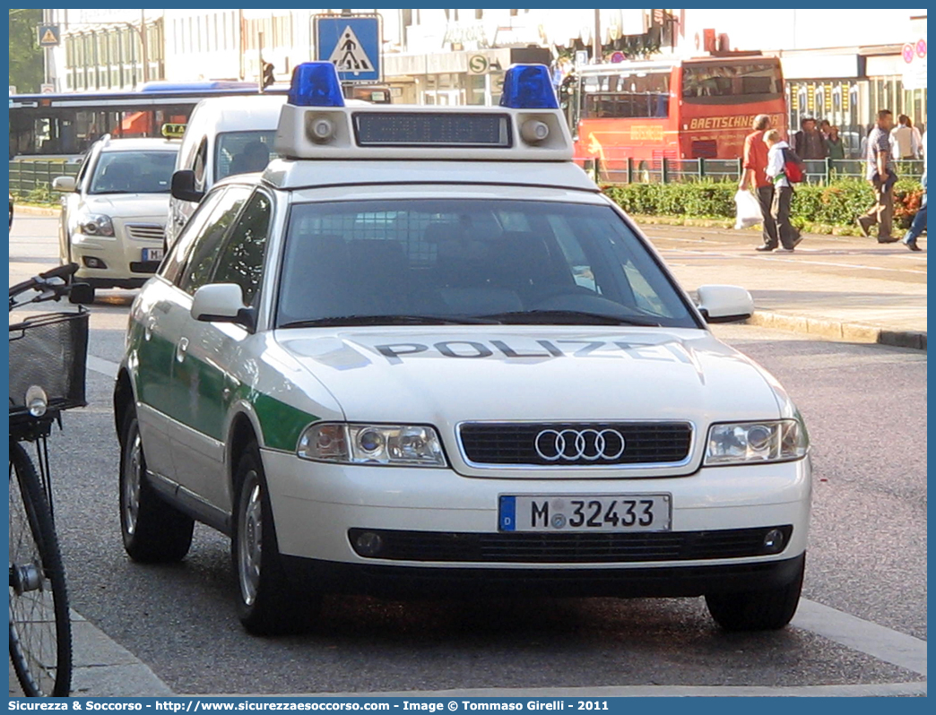 -
Bundesrepublik Deutschland
Landespolizei Bayern
Audi A4 Avant I generation
Parole chiave: Repubblica;Federale;Germania;Bundesrepublik;Deutschland;Landespolizei;Polizei;Bayern;Audi;A4;Avant