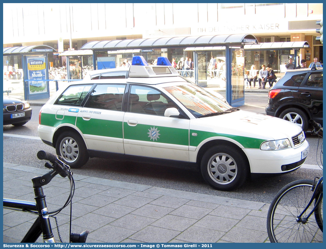 -
Bundesrepublik Deutschland
Landespolizei Bayern
Audi A4 Avant I generation
Parole chiave: Repubblica;Federale;Germania;Bundesrepublik;Deutschland;Landespolizei;Polizei;Bayern;Audi;A4;Avant