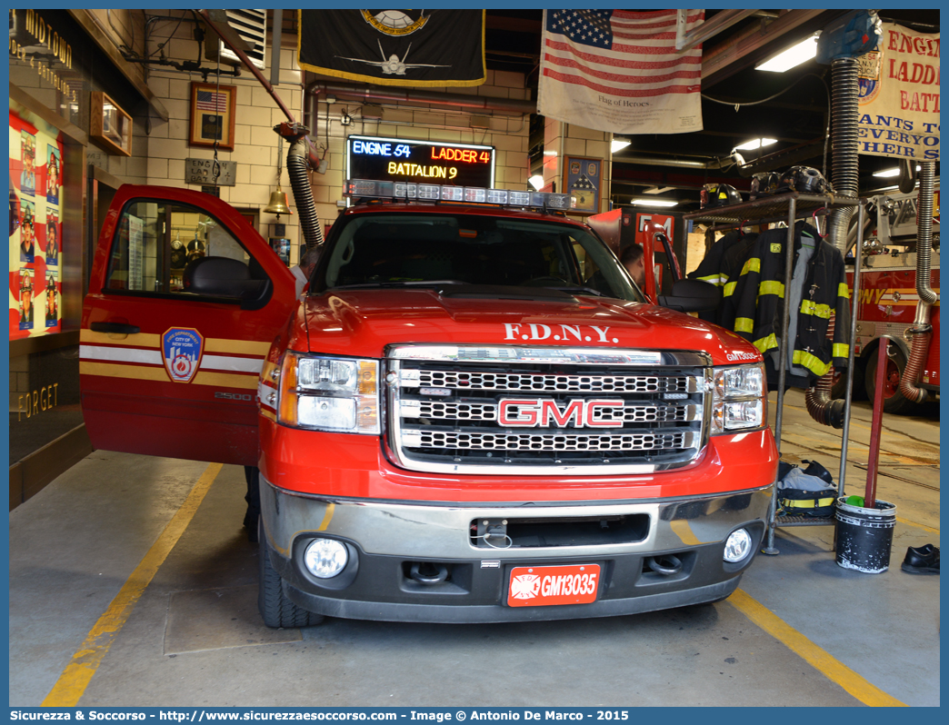 Battalion 2 - GM13035
United States of America
New York Fire Department
GMC 2500HD
Conversion by Odyssey Inc.
Parole chiave: United;States;of;America;USA;U.S.A.;NYFD;N.Y.F.D.;New;York;Fire;Department;GMC;2500;HD;Odyssey