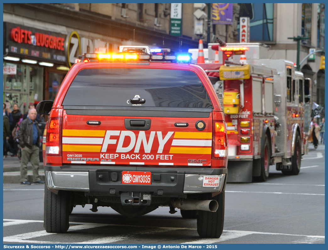 Battalion 2 - GM13035
United States of America
New York Fire Department
GMC 2500HD
Conversion by Odyssey Inc.
Parole chiave: United;States;of;America;USA;U.S.A.;NYFD;N.Y.F.D.;New;York;Fire;Department;GMC;2500;HD;Odyssey