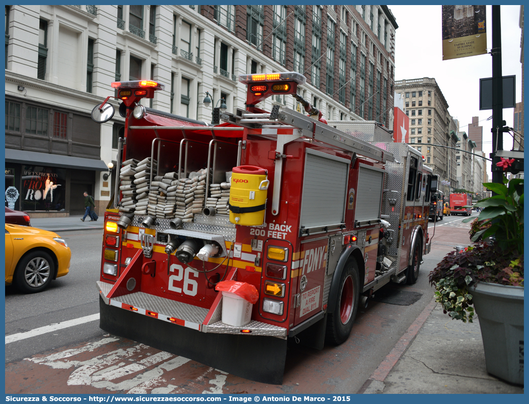 26 - SP14004H
United States of America
New York Fire Department
Seagrave Attacker HD
Parole chiave: United;States;of;America;USA;U.S.A.;NYFD;N.Y.F.D.;New;York;Fire;Department;Seagrave;Attacker;HD;Engine