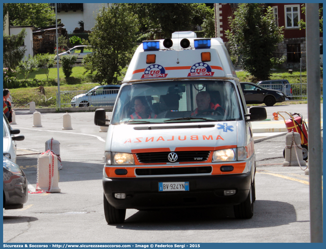 PAPA 1
SUEM 118 Belluno
Azienda ULSS 1 - Dolomiti
Pieve di Cadore
Volkswagen Transporter T4 restyling
Allestitore Nuova Lasamea
(variante)
Parole chiave: 118;SUEM;S.U.E.M.;Belluno;Pieve di Cadore;Ambulanza;Volkswagen;Transporter;T4;Nuova Lasamea