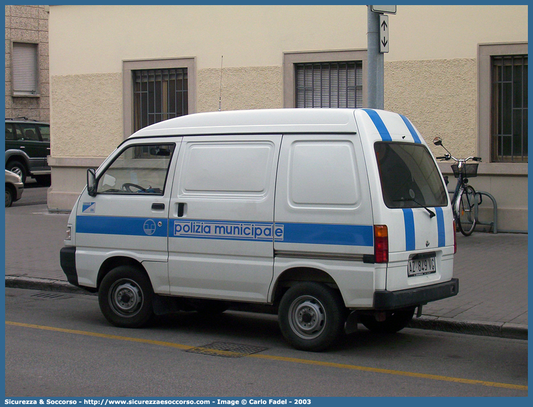 -
Polizia Comunale
Comune di Udine
Piaggio Porter II serie
Parole chiave: Polizia;Locale;Comunale;Municipale;Udine;Piaggio;Porter