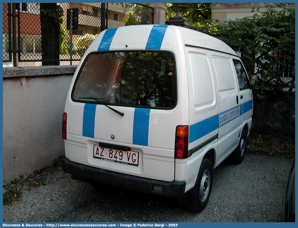 -
Polizia Comunale
Comune di Udine
Piaggio Porter II serie
Parole chiave: Polizia;Locale;Comunale;Municipale;Udine;Piaggio;Porter