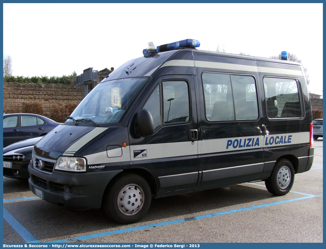 Polizia Locale YA649AC
Polizia Locale
Comune di Venezia
Fiat Ducato II serie restyling
Allestitore Bertazzoni S.r.l.
Parole chiave: PL;PM;P.L.;P.M.;Polizia;Locale;Municipale;Venezia;Fiat;Ducato;YA649AC;YA 649 AC;Bertazzoni