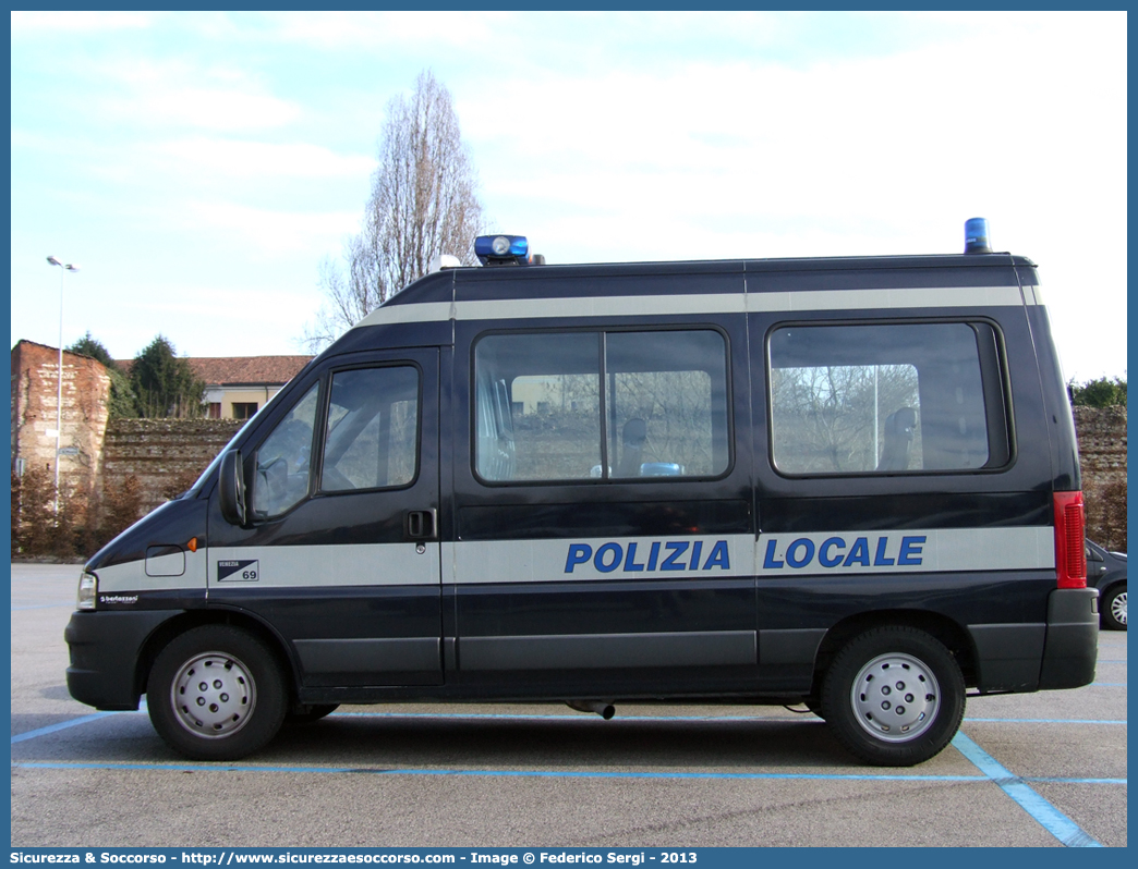 Polizia Locale YA649AC
Polizia Locale
Comune di Venezia
Fiat Ducato II serie restyling
Allestitore Bertazzoni S.r.l.
Parole chiave: PL;PM;P.L.;P.M.;Polizia;Locale;Municipale;Venezia;Fiat;Ducato;YA649AC;YA 649 AC;Bertazzoni