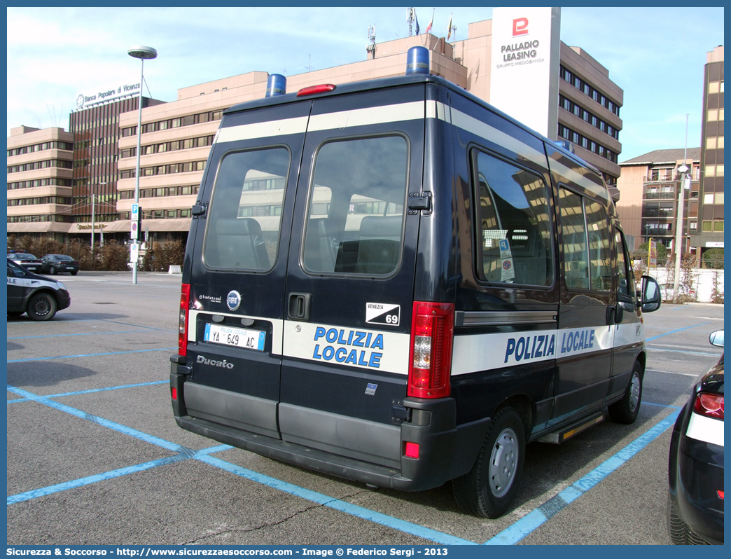 Polizia Locale YA649AC
Polizia Locale
Comune di Venezia
Fiat Ducato II serie restyling
Allestitore Bertazzoni S.r.l.
Parole chiave: PL;PM;P.L.;P.M.;Polizia;Locale;Municipale;Venezia;Fiat;Ducato;YA649AC;YA 649 AC;Bertazzoni