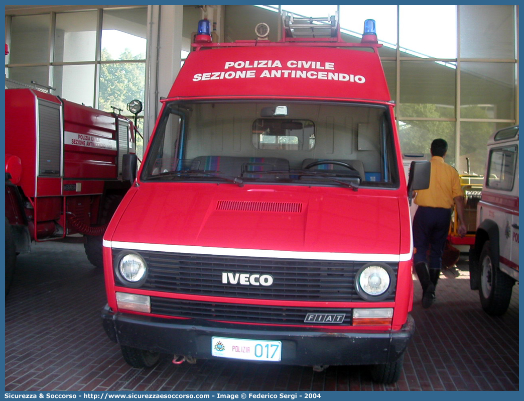 Polizia 017
Repubblica di San Marino
Polizia Civile
Sezione Antincendio
Iveco Daily 35-8 I serie
Parole chiave: Repubblica;San Marino;RSM;R.S.M.;Polizia Civile;Sezione;Antincendio;Iveco;Daily;35-8