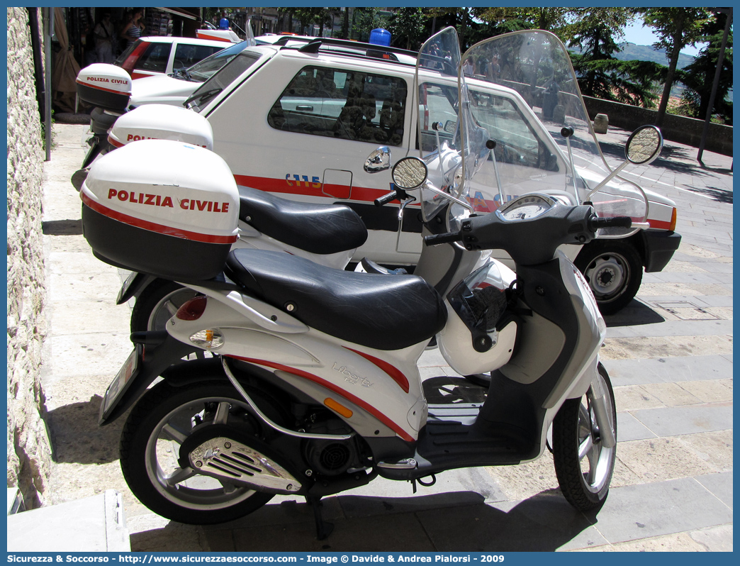 Polizia 022
Repubblica di San Marino
Polizia Civile
Piaggio Liberty 125 II serie
Parole chiave: Repubblica;San Marino;RSM;R.S.M.;Polizia Civile;Piaggio;Liberty;125