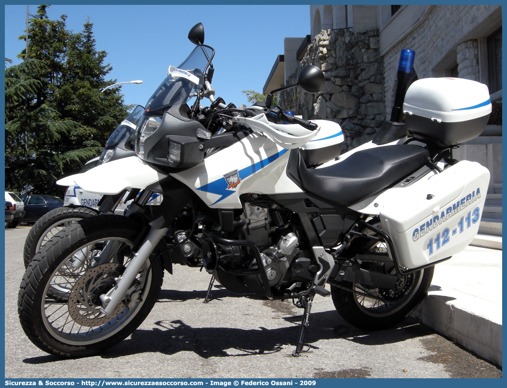 Polizia 026
Repubblica di San Marino
Gendarmeria
Aprilia Pegaso III serie
Parole chiave: Repubblica;San Marino;RSM;R.S.M.;Gendarmeria;Aprilia;Pegaso