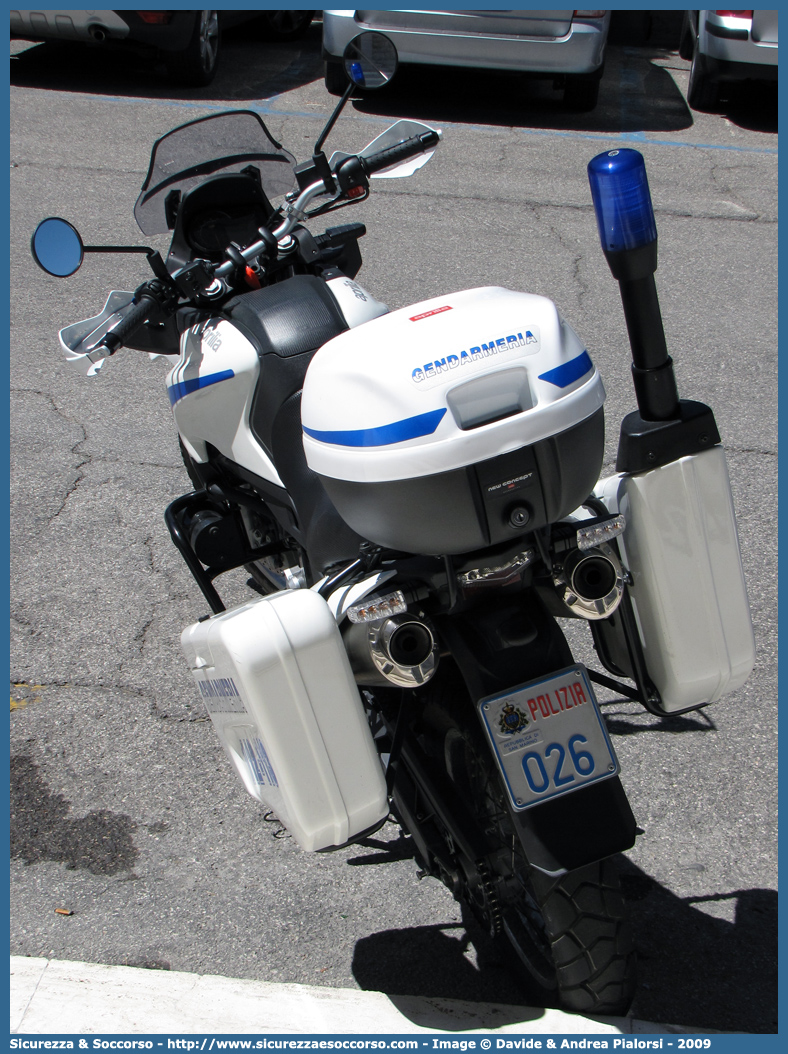 Polizia 026
Repubblica di San Marino
Gendarmeria
Aprilia Pegaso III serie
Parole chiave: Repubblica;San Marino;RSM;R.S.M.;Gendarmeria;Aprilia;Pegaso