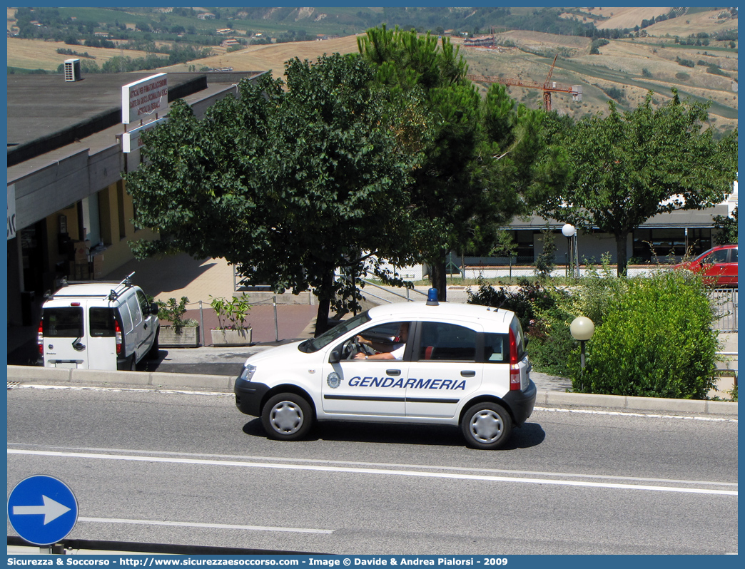 Polizia 144
Repubblica di San Marino
Gendarmeria
Fiat Nuova Panda 4x4 I serie
Parole chiave: Repubblica;San Marino;RSM;R.S.M.;Gendarmeria;Fiat;Nuova;Panda;4x4