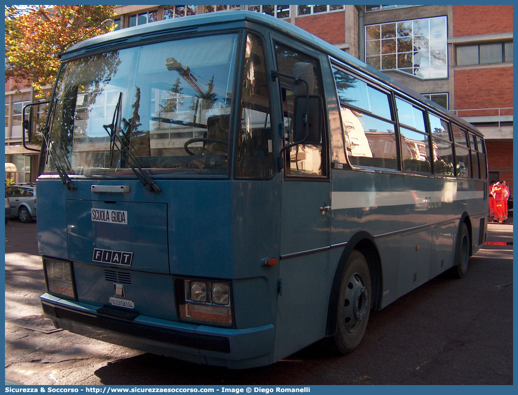 Polizia 58104
Polizia di Stato
Iveco 370/370S/370SE
Parole chiave: Polizia di Stato;Polizia;PS;P.S.;Fiat;Iveco;370;370S;370SE