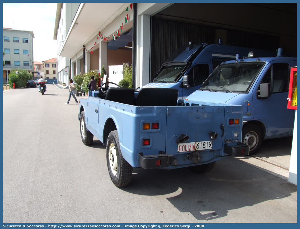 Polizia 61819
Polizia di Stato
Fiat Nuova Campagnola HTL
(variante)
Parole chiave: PS;P.S.;Polizia;Polizia di Stato;Reparto Mobile;Fiat;Campagnola;AR;76;AR76