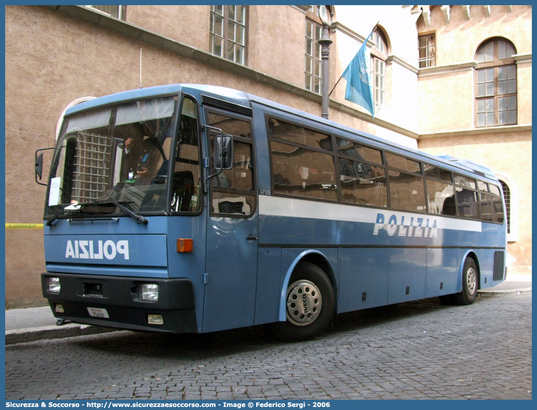 Polizia 70408
Polizia di Stato
Iveco 370/370S/370SE
Parole chiave: Polizia di Stato;Polizia;PS;P.S.;Fiat;Iveco;370;370S;370SE