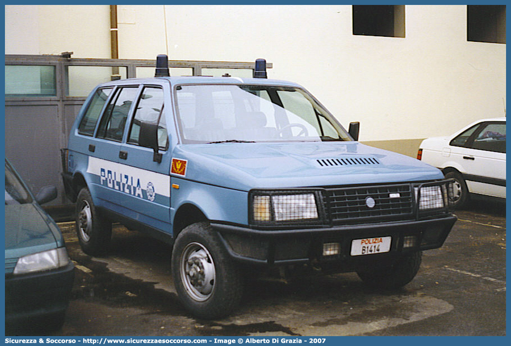 Polizia B1414
Polizia di Stato
Reparto Mobile
Fissore Magnum I serie
Parole chiave: PS;P.S.;Polizia;Polizia di Stato;Reparto Mobile;Fissore;Magnum