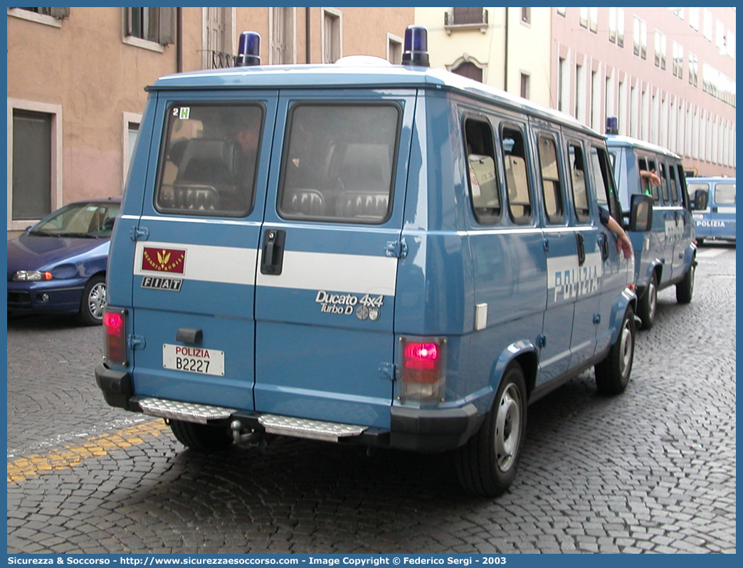 Polizia B2227
Polizia di Stato
Reparto Mobile
Fiat Ducato I serie restyling
Parole chiave: PS;P.S.;Polizia;Polizia di Stato;Reparto Mobile;Ordine Pubblico;Fiat;Ducato