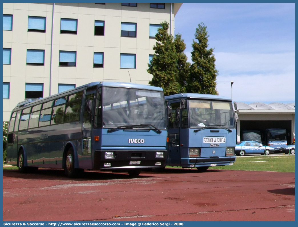 Polizia B2390
Polizia di Stato
Iveco 370/370S/370SE
Parole chiave: Polizia di Stato;Polizia;PS;P.S.;Fiat;Iveco;370;370S;370SE