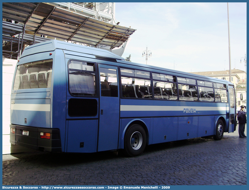 Polizia B2391
Polizia di Stato
Iveco 370/370S/370SE
Parole chiave: Polizia di Stato;Polizia;PS;P.S.;Fiat;Iveco;370;370S;370SE