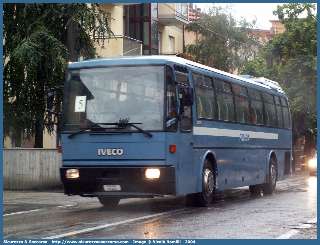 Polizia B2403
Polizia di Stato
Iveco 370/370S/370SE
Parole chiave: Polizia di Stato;Polizia;PS;P.S.;Fiat;Iveco;370;370S;370SE