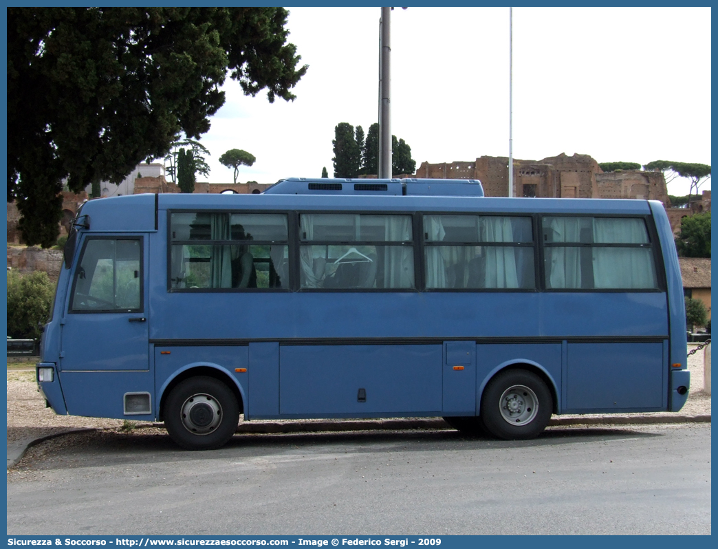 Polizia B2445
Polizia di Stato
Iveco 315S Turbo
Parole chiave: PS;P.S.;Polizia;di;Stato;Pubblica;Sicurezza;Iveco;315S;Turbo;B2445