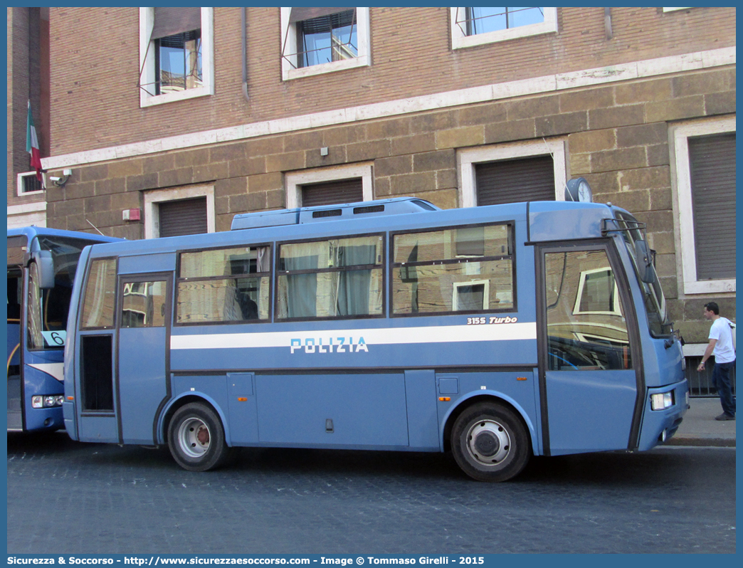 Polizia B2447
Polizia di Stato
Iveco 315S Turbo
Parole chiave: PS;P.S.;Polizia;di;Stato;Pubblica;Sicurezza;Iveco;315S;Turbo;B2447