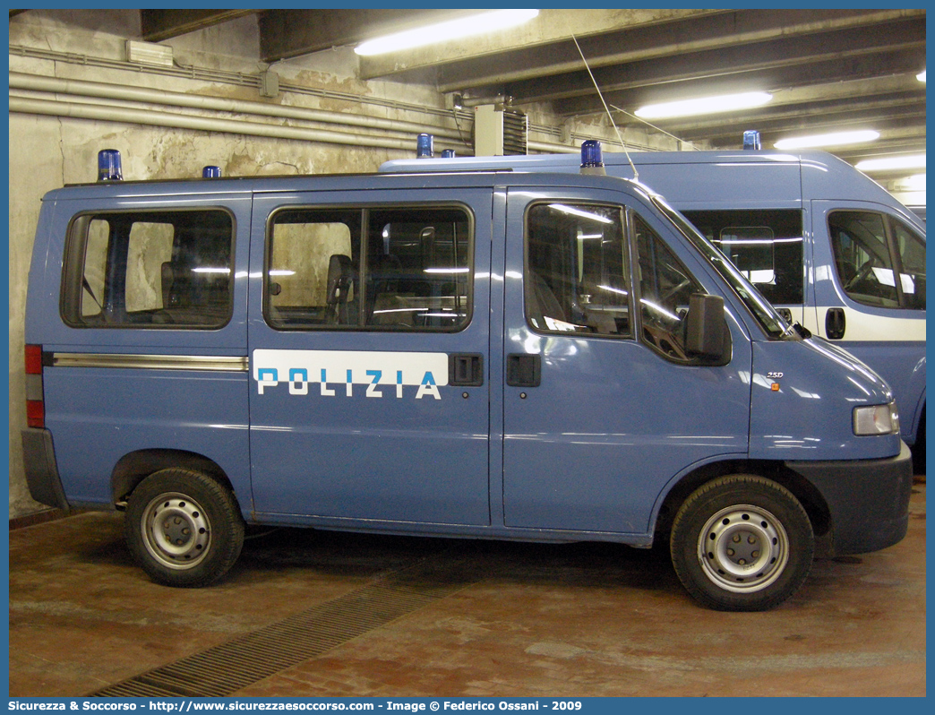 Polizia D5299
Polizia di Stato
Fiat Ducato II serie
Parole chiave: PS;P.S.;Polizia;Stato;Pubblica;Sicurezza;Polizia di Stato;Fiat;Ducato;D5299