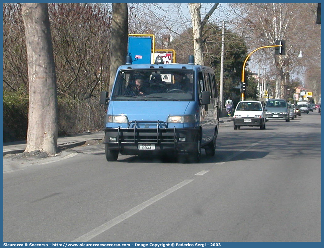 Polizia D5641
Polizia di Stato
Reparto Mobile
Fiat Ducato II serie
Allestitore Elevox S.r.l.
Parole chiave: PS;P.S.;Polizia;di;Stato;Reparto;Mobile;Ordine;Pubblico;Fiat;Ducato;Elevox