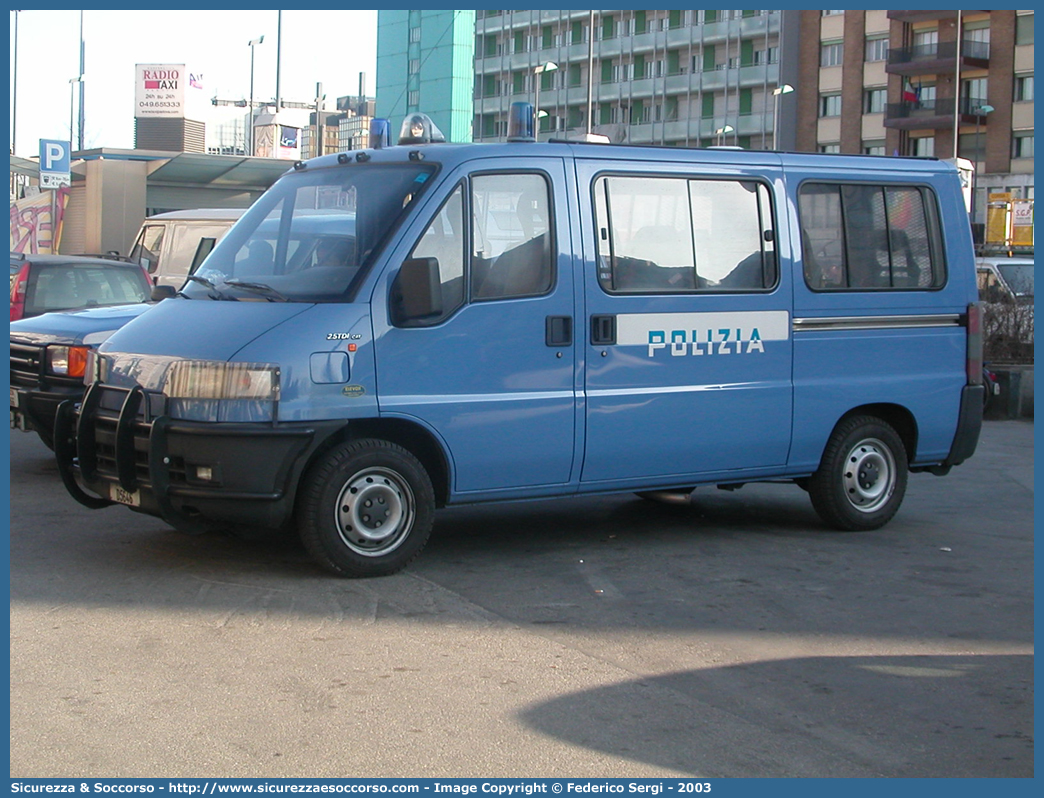 Polizia D5646
Polizia di Stato
Reparto Mobile
Fiat Ducato II serie
Allestitore Elevox S.r.l.
Parole chiave: PS;P.S.;Polizia;di;Stato;Reparto;Mobile;Ordine;Pubblico;Fiat;Ducato;Elevox