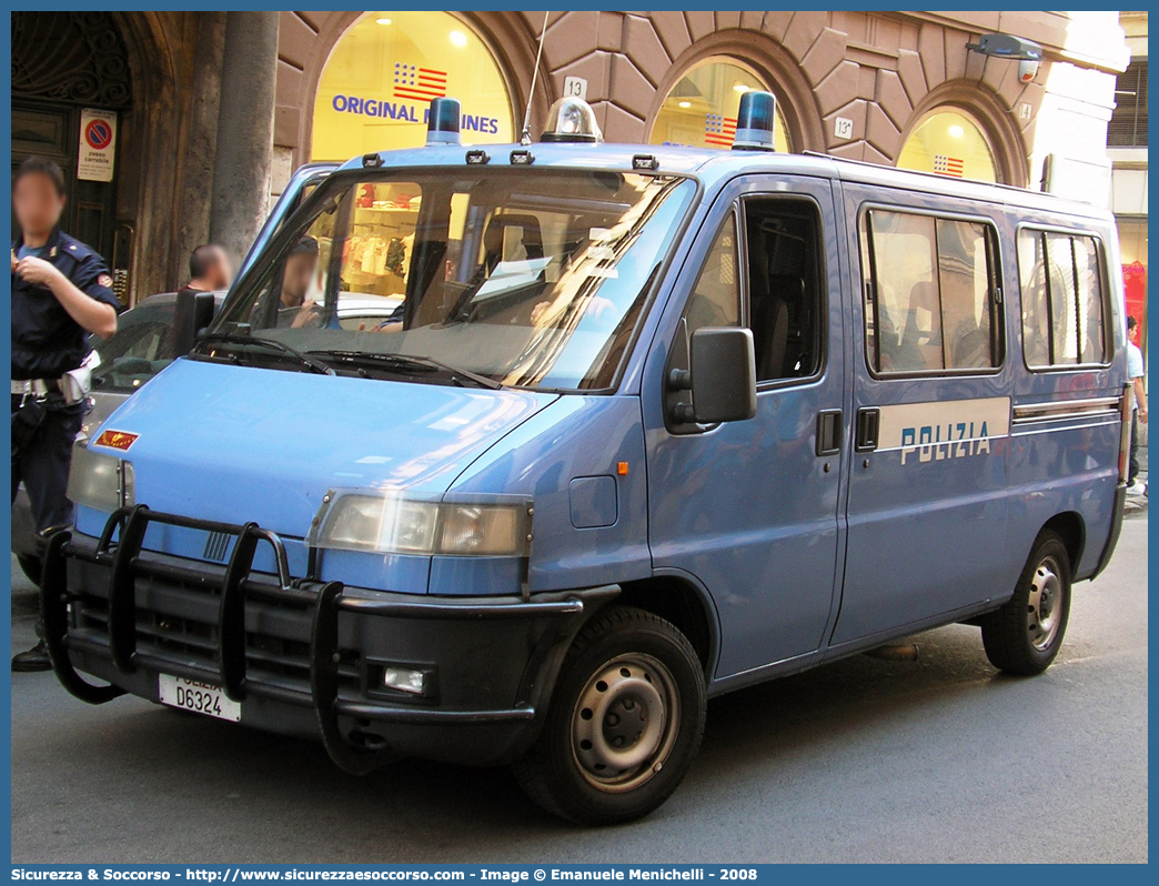 Polizia D6324
Polizia di Stato
Reparto Mobile
Fiat Ducato II serie
Allestitore Elevox S.r.l.
Parole chiave: PS;P.S.;Polizia;di;Stato;Reparto;Mobile;Ordine;Pubblico;Fiat;Ducato;Elevox