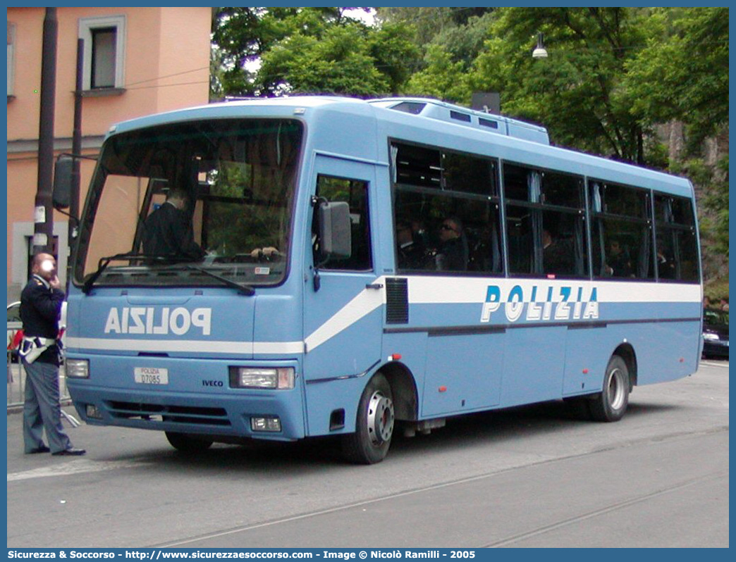 Polizia D7085
Polizia di Stato
Iveco 315S Turbo
Parole chiave: PS;P.S.;Polizia;di;Stato;Pubblica;Sicurezza;Iveco;315S;Turbo;D7085