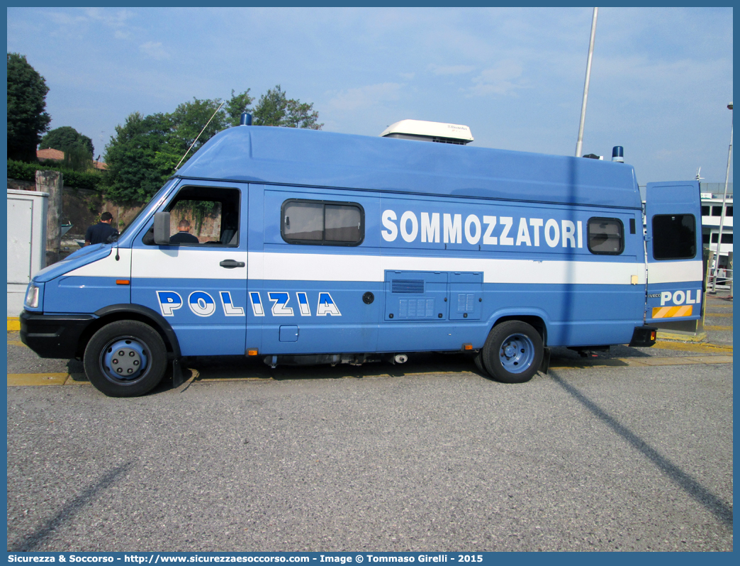 Polizia D9670
Polizia di Stato
Polizia del Mare
Iveco Daily 49-12 II serie
(variante)
Parole chiave: PS;P.S.;Pubblica;Sicurezza;Polizia;di;Stato;del;Mare;Iveco;Daily;49-12;49.12;49;12;D9670